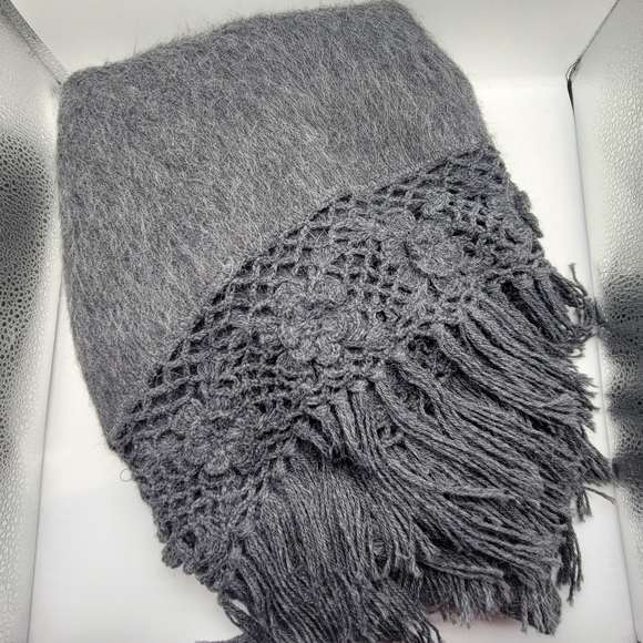 Novica Alpaca Blend Embroidered Floral Cape Fringe Size M Charcoal Made in Peru - Picture 9 of 9